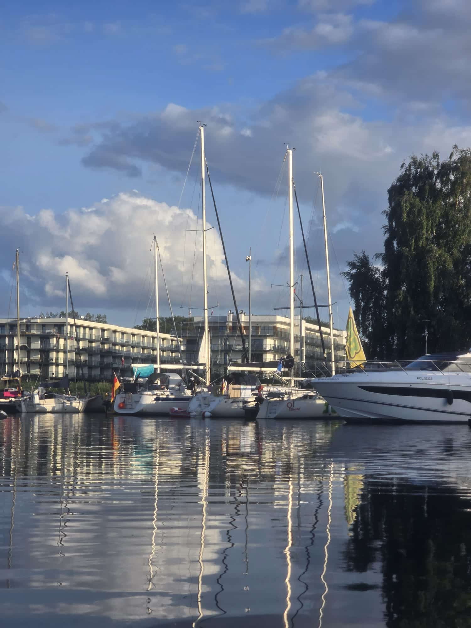 apartamenty z widokiem na marinę